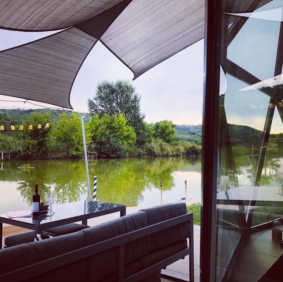 Domeglamping At Fishinglake Sagvar Bagian luar foto