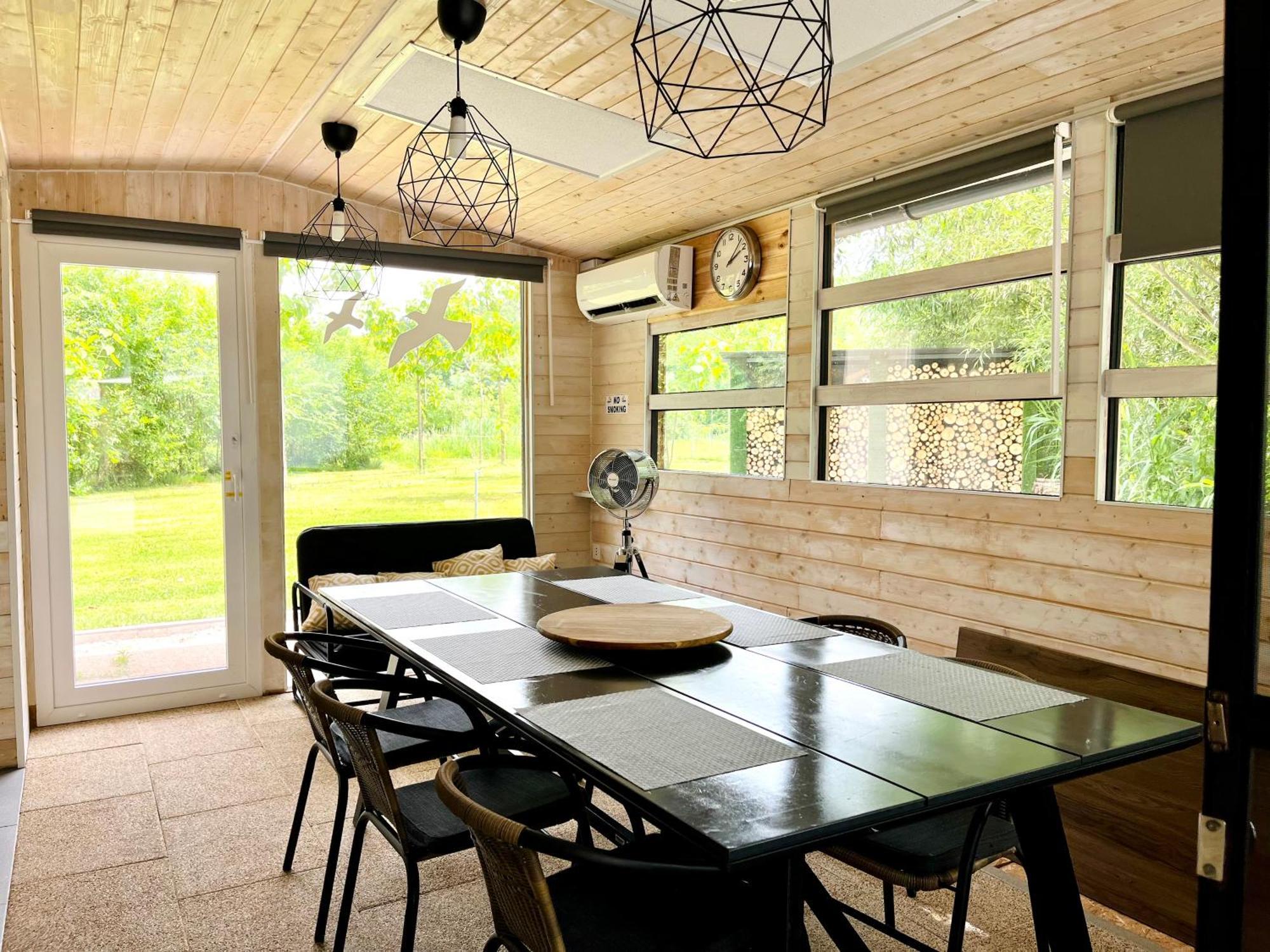 Domeglamping At Fishinglake Sagvar Bagian luar foto
